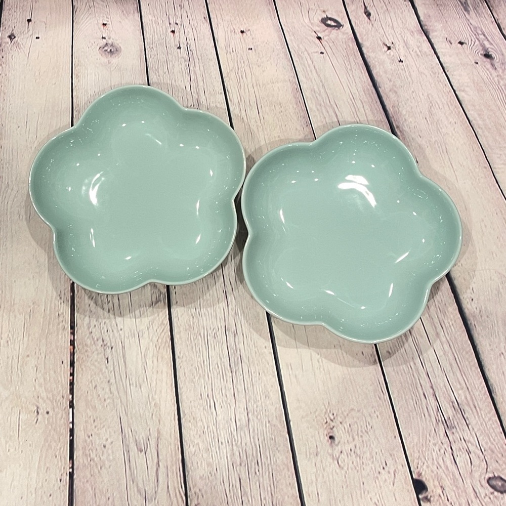Le Creuset Flower Dish Set of 2